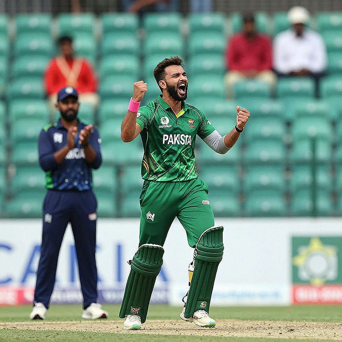 डार्सी ब्राउन का WBBL|12 से बाहर होना: एडिलेड स्ट्राइकर्स की तेज़ गेंदबाज़ी की अकेली दरार