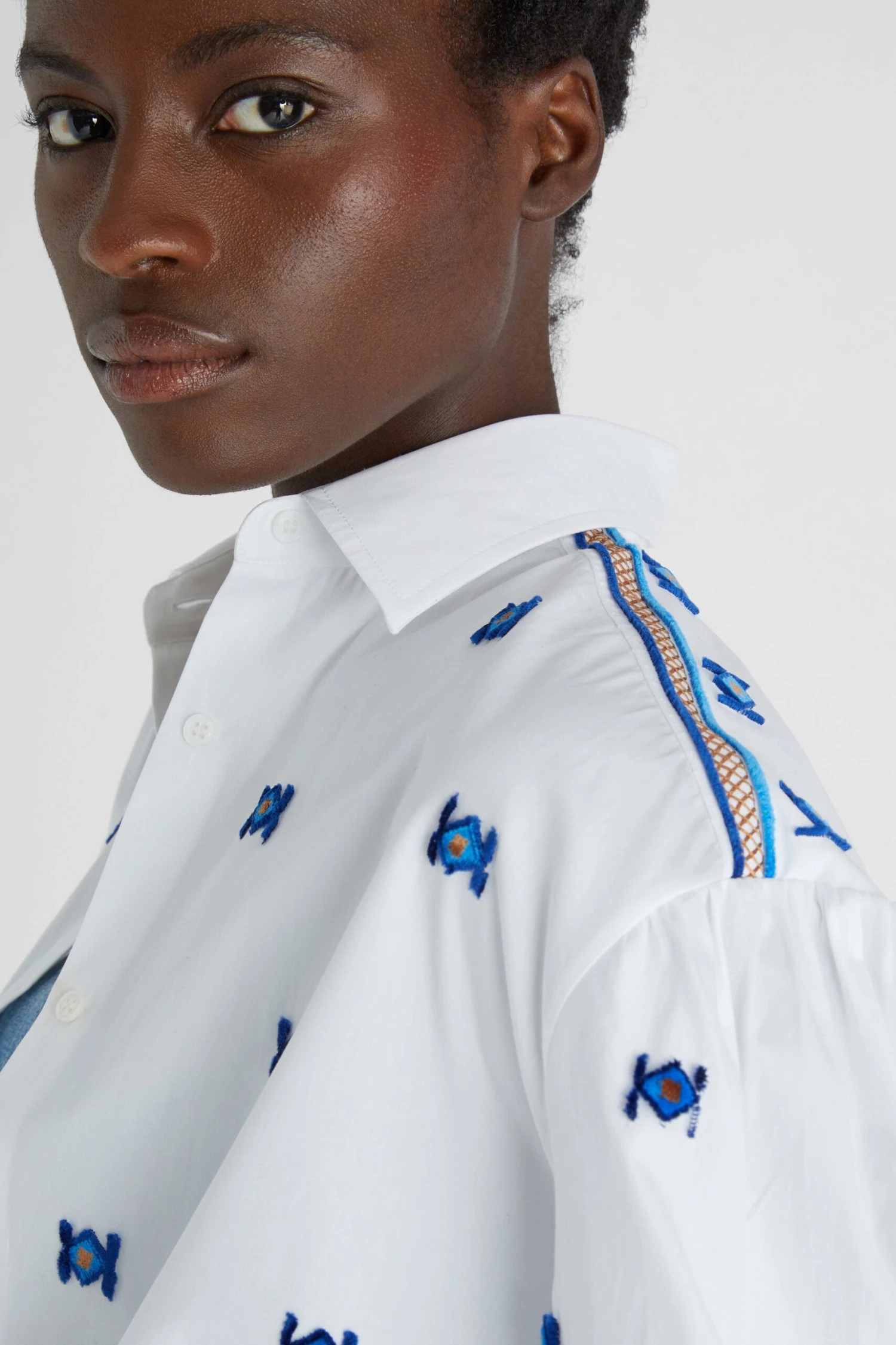 ERMANNO SCERVINO Pure Cotton Shirt With Puff Sleeves And Geometric Embroidery 7 ERMANNO SCERVINO Pure Cotton Shirt With Puff Sleeves And Geometric Embroidery - Image 5