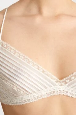 ERMANNO SCERVINO Cotton Muslin Deconstructed Bra With Pleated Details And Valencienne Lace 10 ERMANNO SCERVINO Cotton Muslin Deconstructed Bra With Pleated Details And Valencienne Lace -Angelina Store D462L735JGE 14800 04