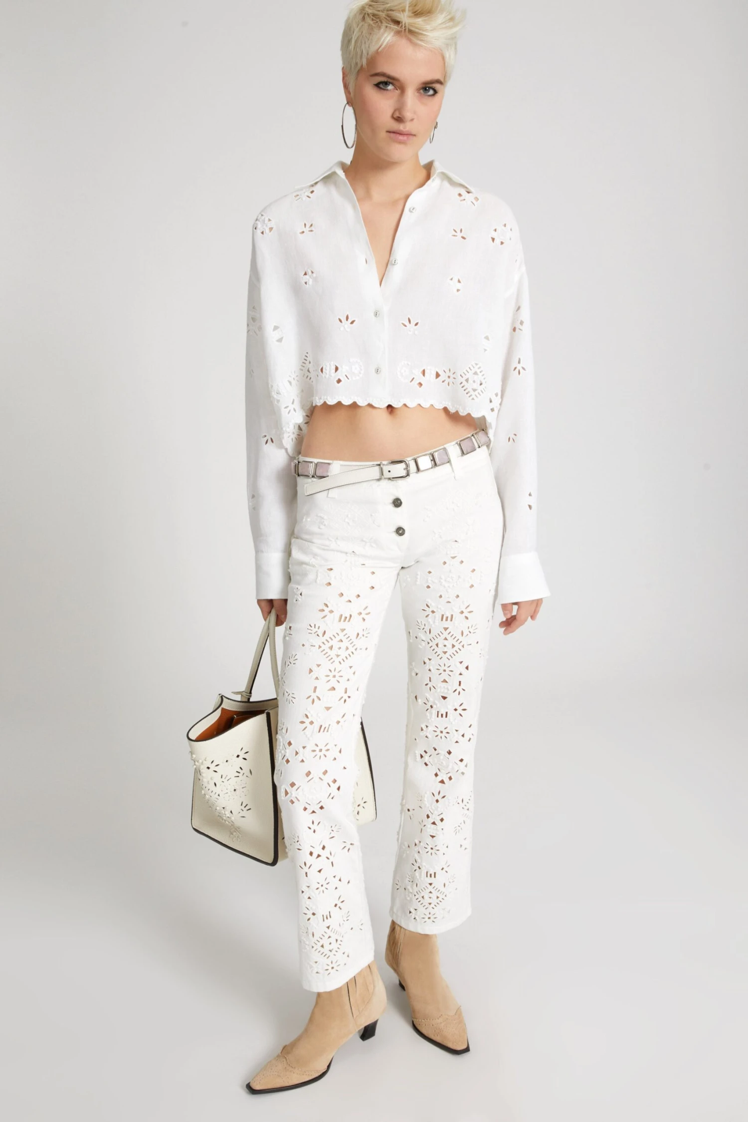 ERMANNO SCERVINO Capri Jeans With Hand-cut Geometric Embroidery 4 ERMANNO SCERVINO Capri Jeans With Hand-cut Geometric Embroidery - Image 2