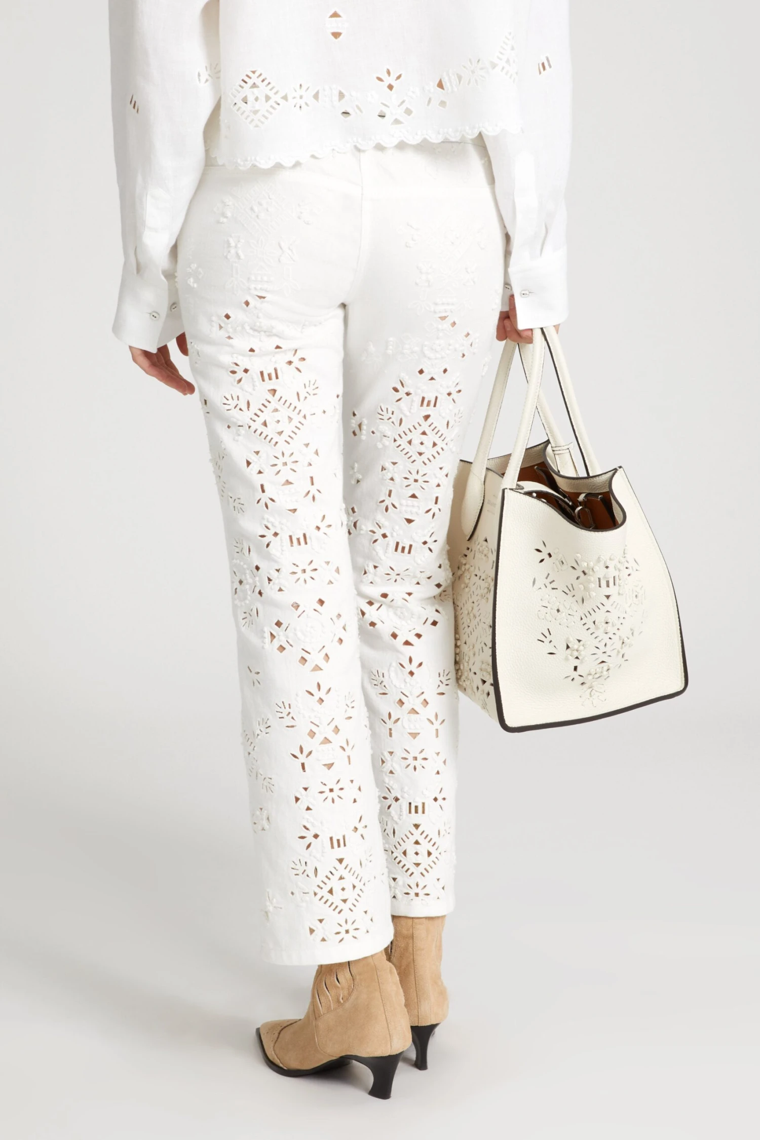 ERMANNO SCERVINO Capri Jeans With Hand-cut Geometric Embroidery 7 ERMANNO SCERVINO Capri Jeans With Hand-cut Geometric Embroidery - Image 5