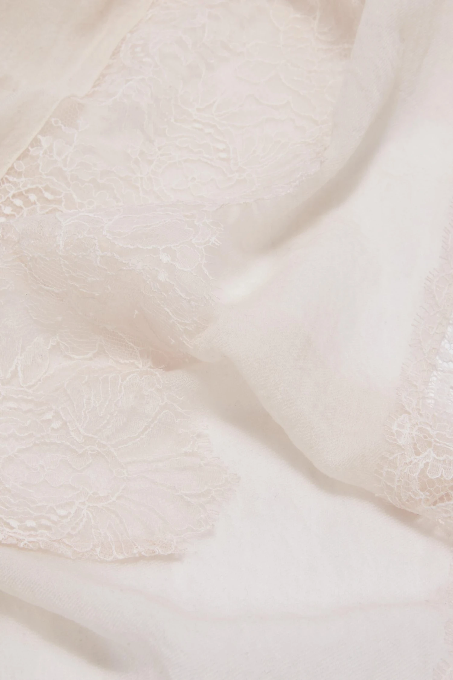 ERMANNO SCERVINO Antique Pink Cashmere Scarf With Chantilly Lace Edge 4 ERMANNO SCERVINO Antique Pink Cashmere Scarf With Chantilly Lace Edge - Image 2