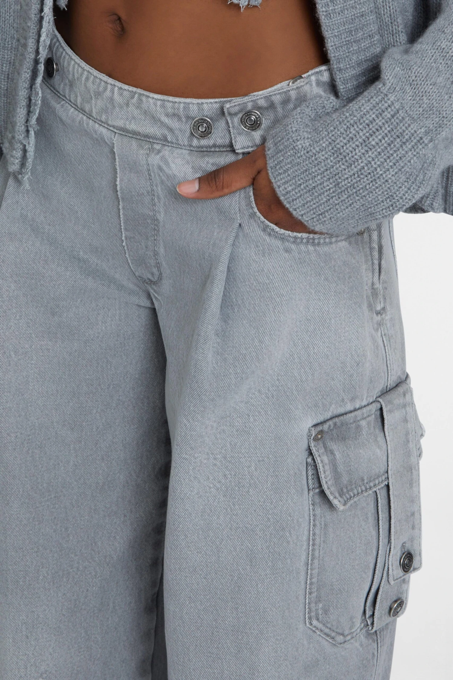 ERMANNO SCERVINO Low-rise Cargo Palazzo Jeans In Grey 11 ERMANNO SCERVINO Low-rise Cargo Palazzo Jeans In Grey - Image 9